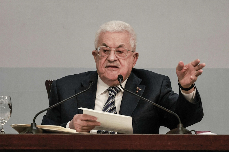 نيويورك تايمز: هل يدعم الرئيس محمود عباس صعود ابنه ياسر في حركة فتح؟