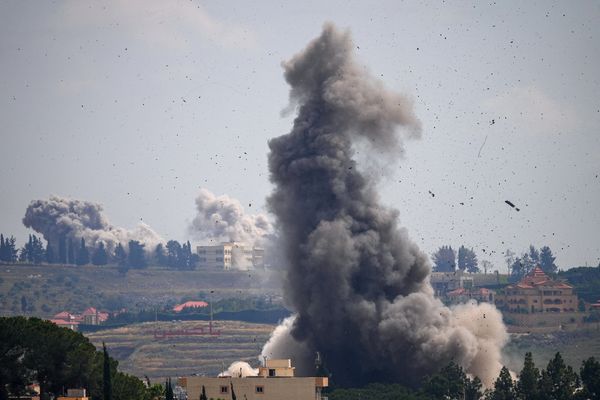 قتيلان وإنذار إسرائيلي بإخلاء 13 بلدة جنوب لبنان
