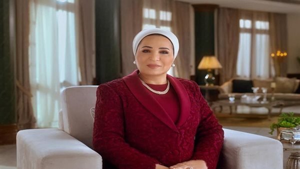 قرينة الرئيس لـ عمال مصر: نثمن عطاءكم ودوركم في مسيرة التنمية