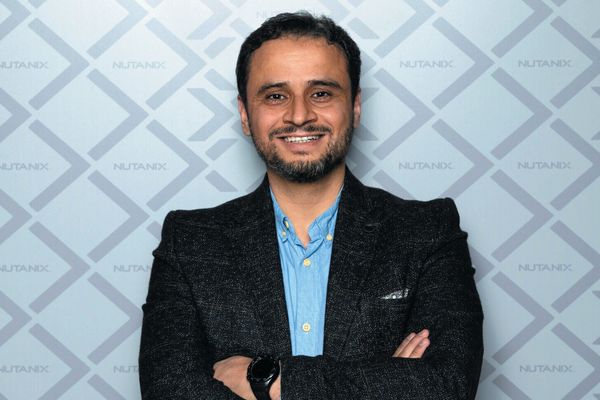 مصانع الذكاء الاصطناعي: من التجارب إلى التشغيل على نطاق المؤسسات والأعمال