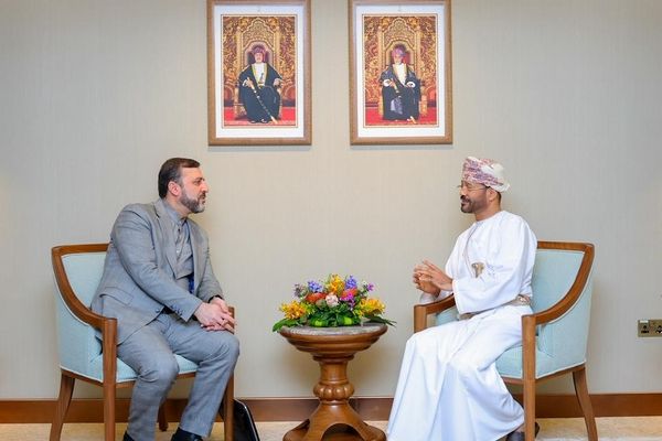 وزير الخارجية يتلقى رسالة شفوية من نظيره الإيراني