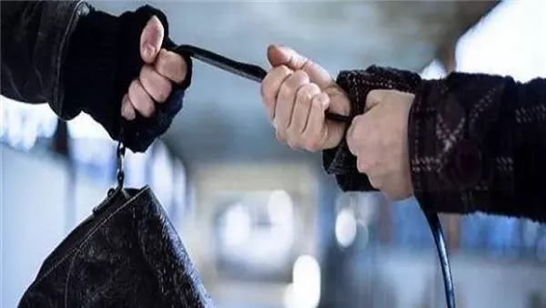 سرقة العبور الغامضة.. ذكاء الجاني يربك الشرطة وتحقيقات موسعة تقلب هوية صاحب البطاقة