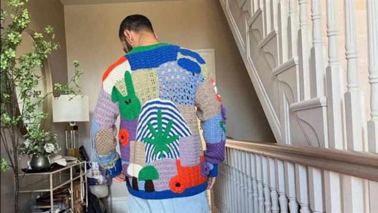 محمد صلاح يلفت الأنظار بكنزة كروشيه بسعر يفوق 1500 دولار