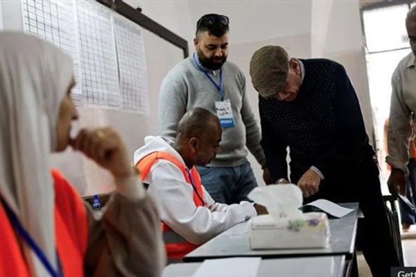 بداية جديدة.. الفلسطينيون يقترعون في أول اختبار انتخابي بعد الحرب