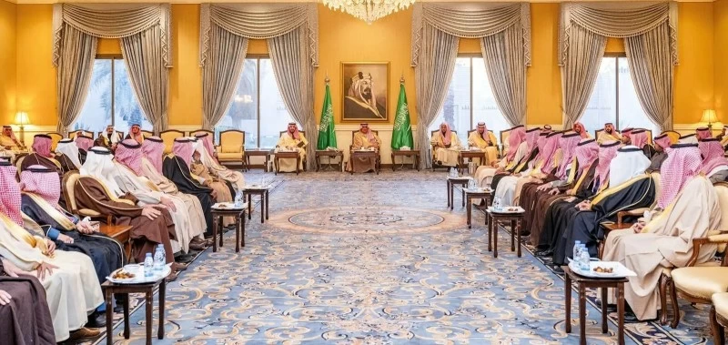 أمير تبوك يستقبل رؤساء المحاكم والمواطنين ومديري الإدارات الحكومية