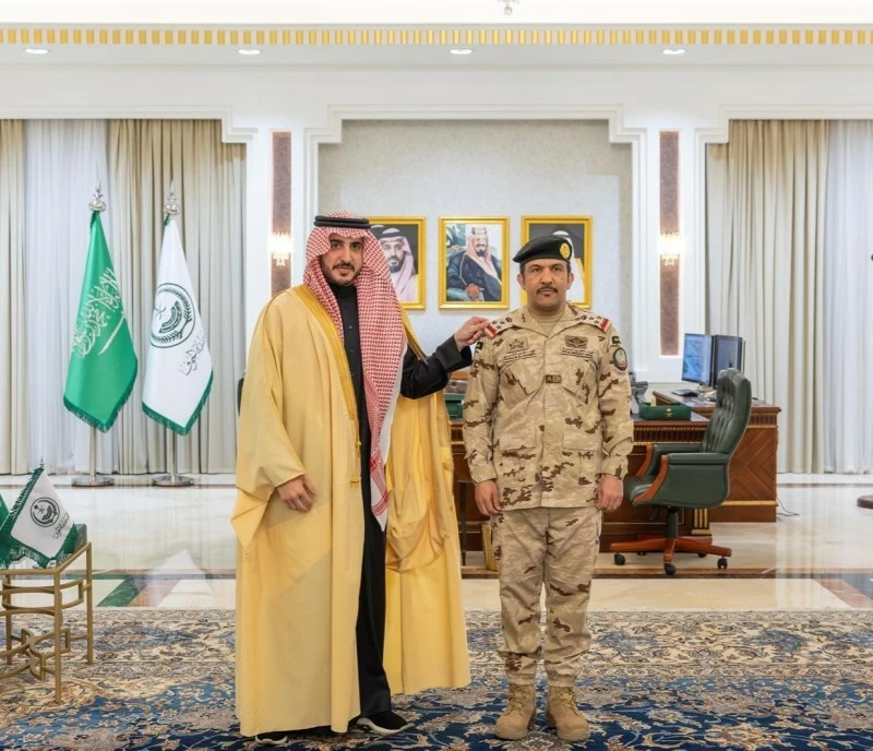 أمير الجوف يقلّد الشمري رتبته الجديدة