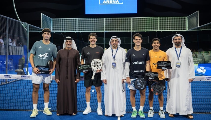 نجما البادل المصنفان في المرتبة الأولى عالمياً يقدّمان عرضاً تاريخياً بأبوظبي