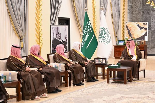 محافظ الطائف يستقبل المدير العام للإدارة العامة للتوجيه والإرشاد بوزارة الداخلية