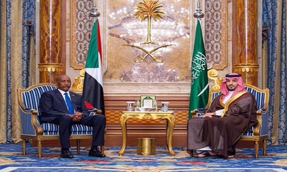 ولي العهد يلتقي رئيس مجلس السيادة السوداني في جدة