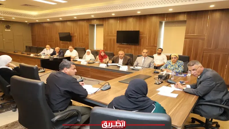محافظ جنوب سيناء يعقد اللقاء الجماهيري الثانى بديوان عام المحافظة لبحث شكاوى وطلبات المواطنين