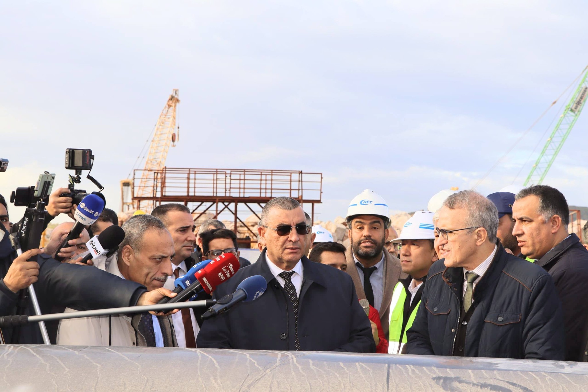 جلاوي يعاين أشغال توسعة ميناء عنابة و مشروع تطوير السكة الحديدية