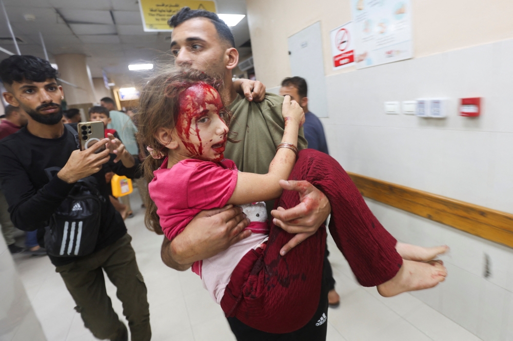 4 شهداء بينهم طفلة و17 جريحا غارة إسرائيلية تستهدف النازحين بمخيم المواصي