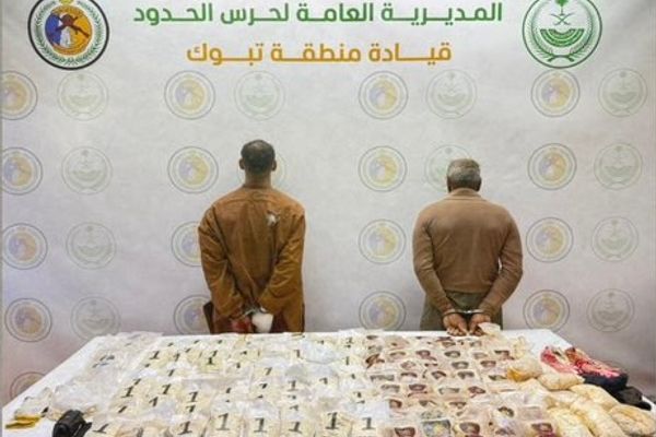 القبض على مواطنين لتهريبهما 126,176قرصًا من مادة الإمفيتامين المخدر بتبوك