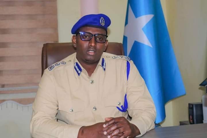 قائد شرطة محافظة بنادر يحذر المواطنين من الانجرار وراء التحركات التي تهدف إلى زعزعة أمن العاصمة