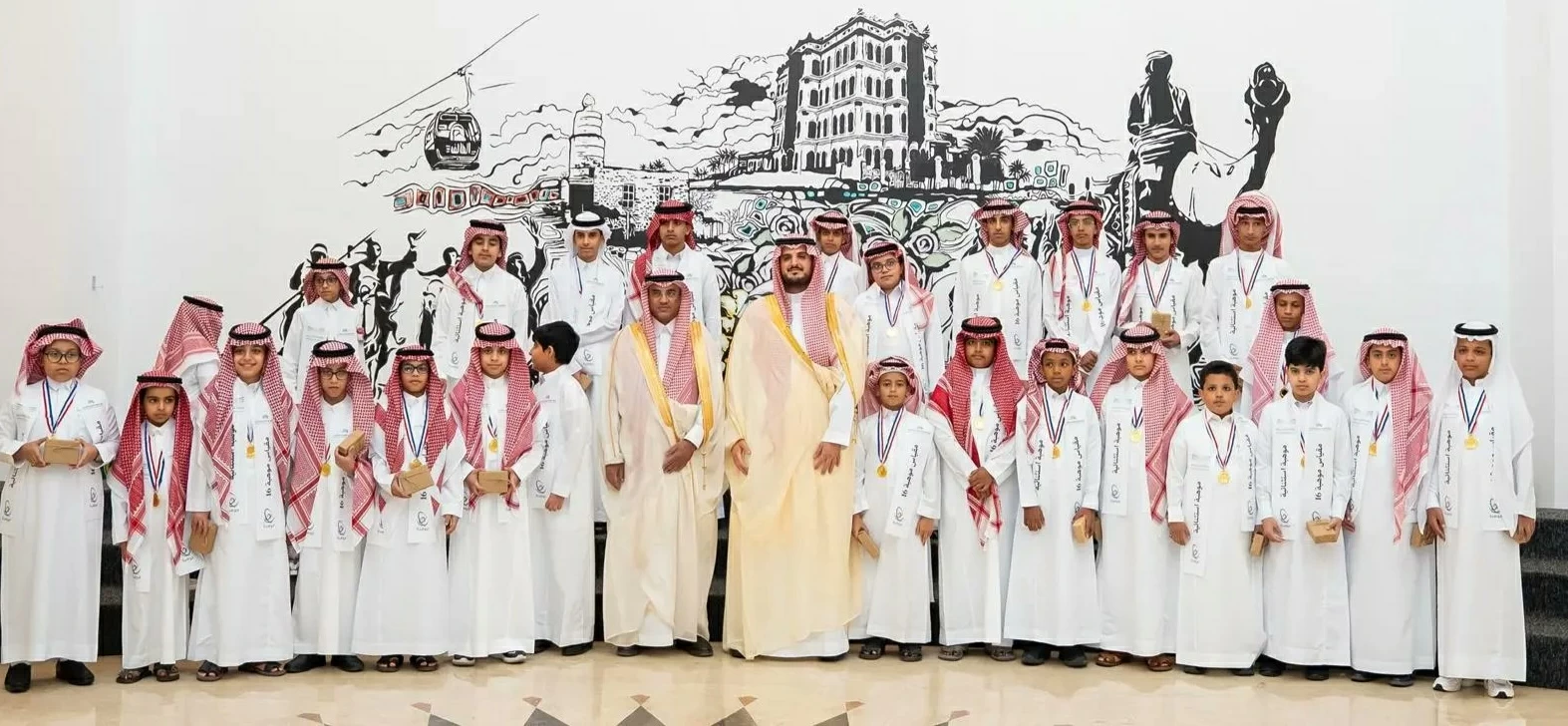 محافظ الطائف يُكرّم 60 طالباً وطالبةً من الموهوبين في برامج العلوم والتقنية