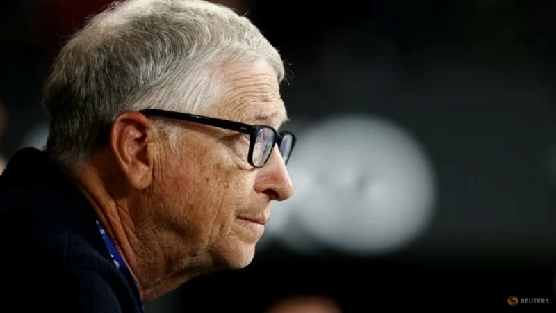 روبوت صيني وفوضى تنظيمية.. انسحاب مفاجئ لبيل غيتس من قمة الهند AI