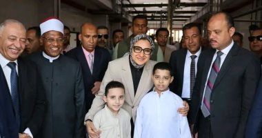 محافظ الوادي الجديد تشهد أعمال نحر الأضاحي بمجزر الخارجة المطور