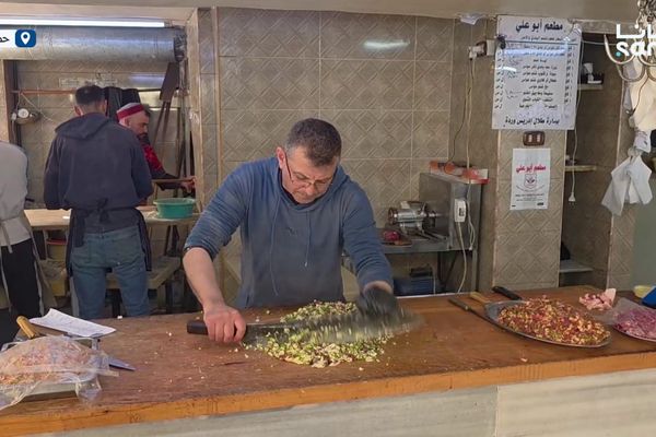 المعاجيق.. فطائر محشوة باللحم والخضراوات تتصدر قائمة الأكلات الرمضانية في سلمية بريف حماة