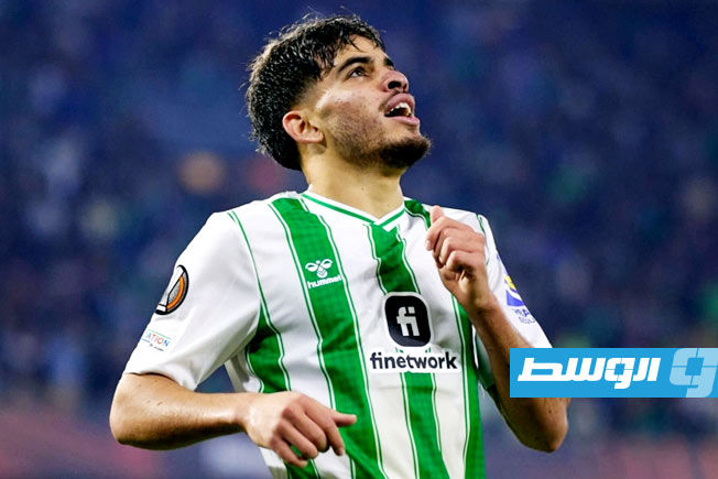 ريال بيتيس يفتح المزاد على الزلزولي