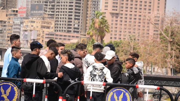 عيد الفطر على كورنيش النيل، ألوان جريئة وقصات غريبة للأطفال (صور)