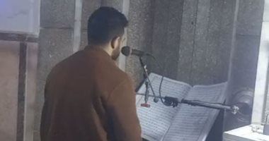 دعاء القنوت يملأ المساجد.. مشاهد مؤثرة من تهجد ليلة 29 رمضان بكفر الشيخ (فيديو)
