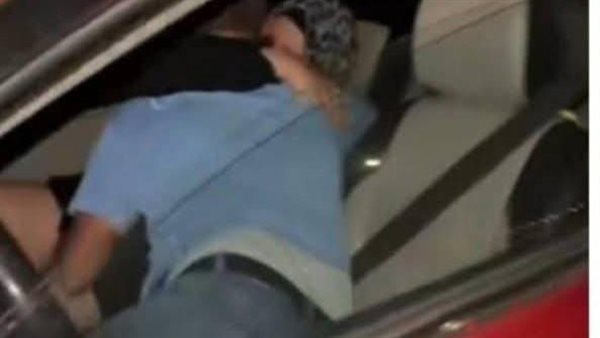 فيديو العربية والموتوسيكل في وضع مخل للآداب..هل كانت زوجته أم لا؟