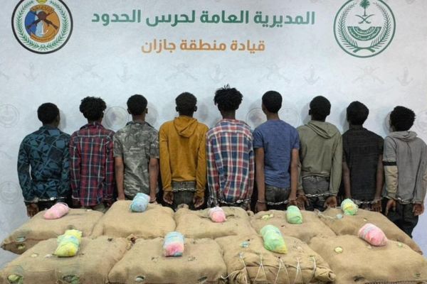 القبض على 9 إثيوبيين في جازان لتهريبهم (180) كجم "قات"