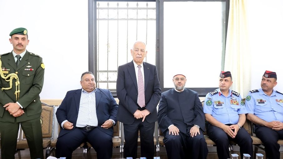مندوبا عن الملك وولي العهد...العيسوي يعزي عشيرتي الخوالدة والقاضي
