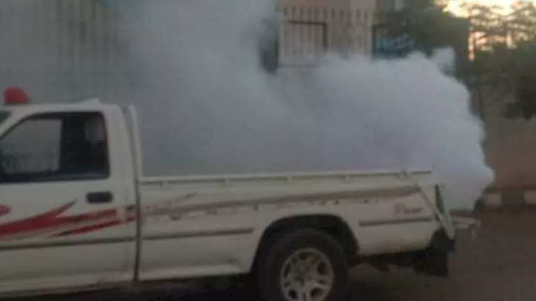 حملات مكثفة لمكافحة الناموس والحشرات الطائرة بقرى الشهداء في المنوفية