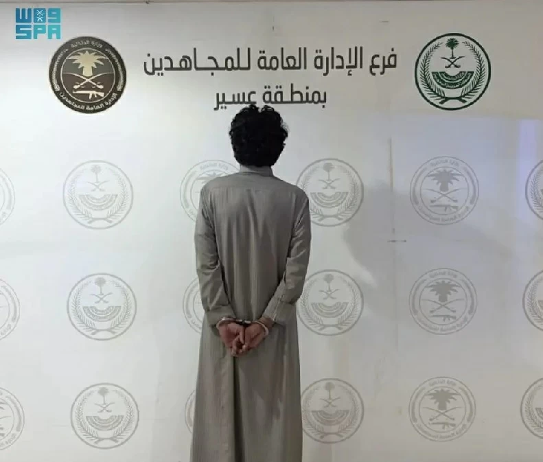 «دوريات المجاهدين» بعسير تقبض على شخص لنقله 12 مخالفاً لنظام أمن الحدود