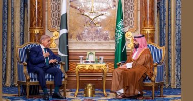 ولي العهد السعودي ورئيس وزراء باكستان يؤكدان مواصلة جهود إعادة الاستقرار للمنطقة
