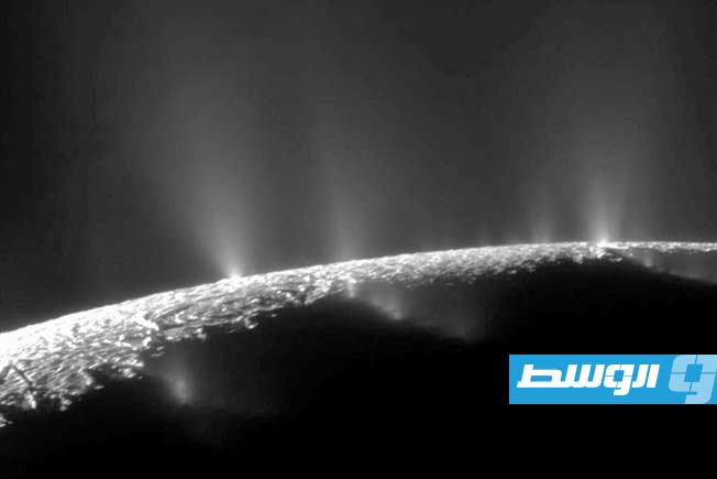 دراسة: قمر زحل الصغير يولد طاقة عملاقة على نطاق كوكبي