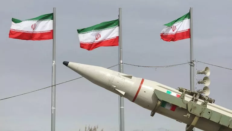 إيران تعلن استهداف قواعد أمريكية وسفينة إسرائيلية