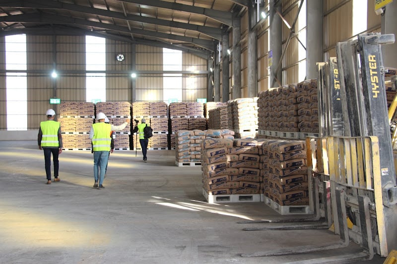 ثلاث شركات تهيمن على إنتاج الإسمنت بالمغرب.. ومبيعات الموزعين تتجاوز 9 مليارات درهم