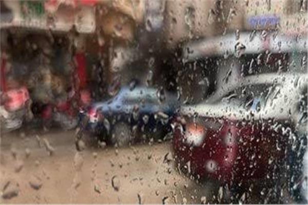 هل يجوز الصلاة في البيت حال نزول مطر شديد؟