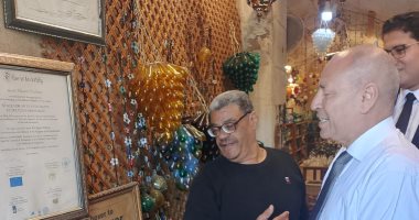 ​محافظ القاهرة يزور شيخ القزازين ويدرس إنشاء مدرسة لتعليم صناعة الزجاج التراثي