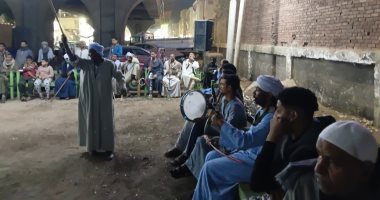 لعبة العصا والمزمار البلدي في ليلة رمضانية بأسوان