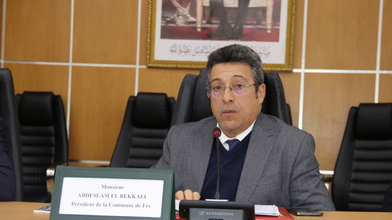 اتهام عمدة فاس بمنح صفقة لجمعية لا علاقة لها بالرفق الحيوان