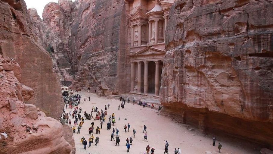 أكثر من 8 آلاف زائر للبترا خلال عطلة العيد...