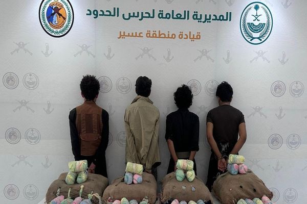 القبض على (4) يمنيين لتهريبهم (80) كجم "قات" في عسير