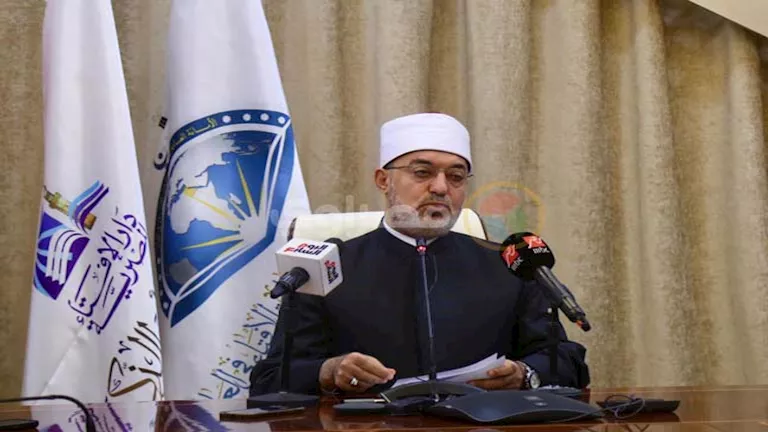 المفتي يحسم الجدل حول إرسال رسائل مكتوبة إلى مقامات آل البيت