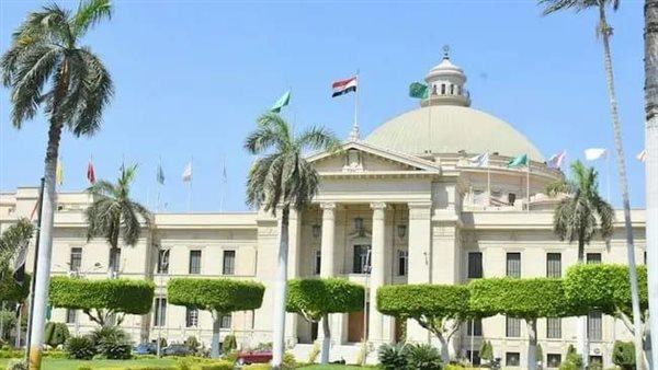 عمر عزام: تخصصات طبية متكاملة لخدمة المناطق الحدودية ضمن قافلة جامعة القاهرة
