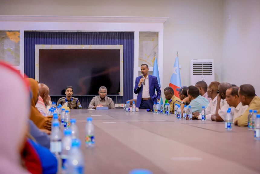 مدير جهاز الأمن والمخابرات الوطني يعقد اجتماعا في مدينة بيدوا لتعزيز أمن ولاية جنوب الغرب