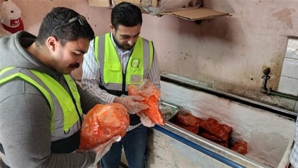 معدة للتجهيز، ضبط ربع طن دواجن فاسدة داخل مخزن مطعم في طنطا