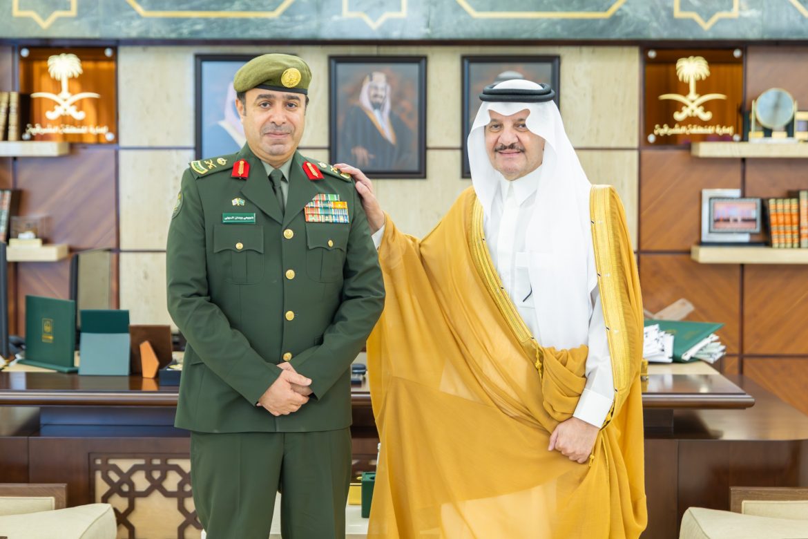أمير الشرقية يستقبل مدير جوازات المنطقة بمناسبة ترقيته
