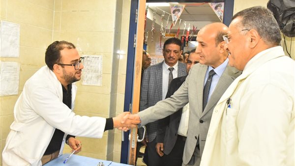 محافظ أسيوط يشدد على ضرورة التواجد الدائم للأطقم الطبية وتوافر الأودية بمستشفى الحميات