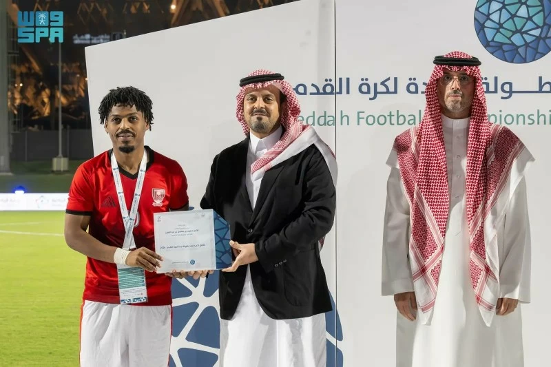 نائب أمير منطقة مكة يتوّج «التعاون» بذهب بطولة جدة