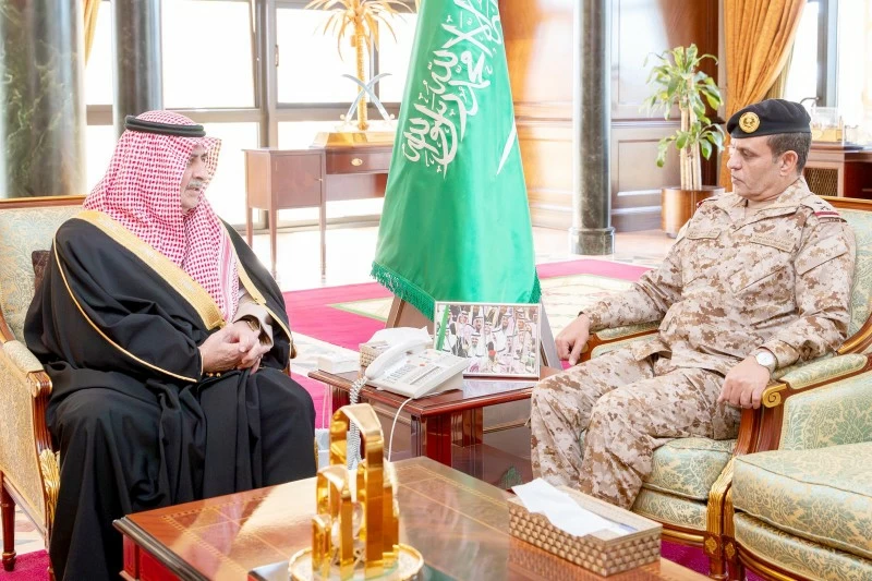 أمير تبوك يستقبل قائد المنطقة الشمالية الغربية ويهنئه بثقة القيادة
