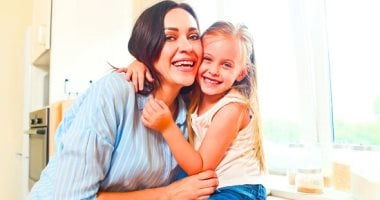 كلمات وتصرفات لا تُنسى.. 6 أشياء يفعلها الآباء وتعيش في قلوب الأطفال