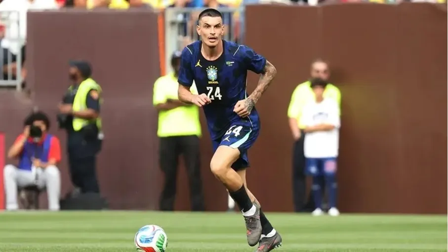 روجر إيبانيز أول لاعب من دوري عربي يظهر مع البرازيل في كأس العالم